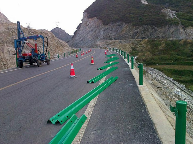 海南藏族高速公路护栏的设计要素有哪些？