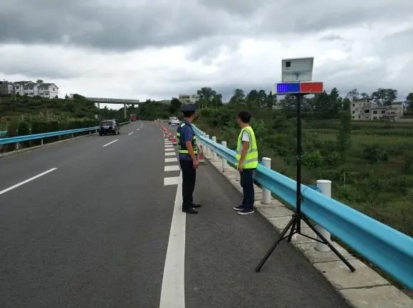 海南藏族高速公路钢护栏