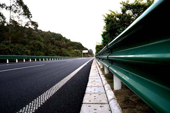海南藏族高速公路护栏的常用类型