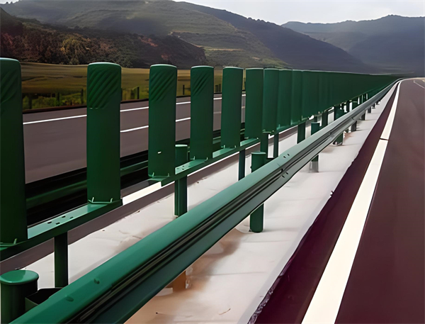 海南藏族三波护栏板在高速公路的应用